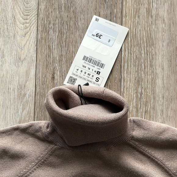 NWT ZARA 1/2 Sleeve, Lightweight Turtle Neck - Picture 3 of 6